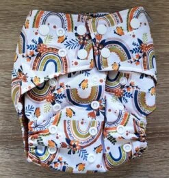 BonBini´s Luiers - Wasbare Luier Rainbows 3-15 Kg - Luierbroekje - Dubbele Antilek Preventie - Zwemluier Drukknoopjes En Verstelbaar Maat S, M, L Maat 1 T/m 5 -Peuterpaleis Winkel 1140x1200 1