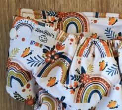 BonBini´s Luiers - Wasbare Luier Rainbows 3-15 Kg - Luierbroekje - Dubbele Antilek Preventie - Zwemluier Drukknoopjes En Verstelbaar Maat S, M, L Maat 1 T/m 5 -Peuterpaleis Winkel 1200x1077