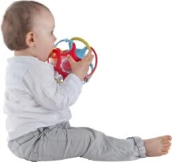 Sophie De Giraf - Speelbal - Twistin Ball -Peuterpaleis Winkel 1200x1134 2