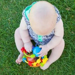 Playgro Speel En Leerbal - Grijp- En Bijtspeelgoed - Klikklak Geluiden - Spiegeltje - Kralen - Cilinder Met Rattelende Ballen -Peuterpaleis Winkel 1200x1200 1145