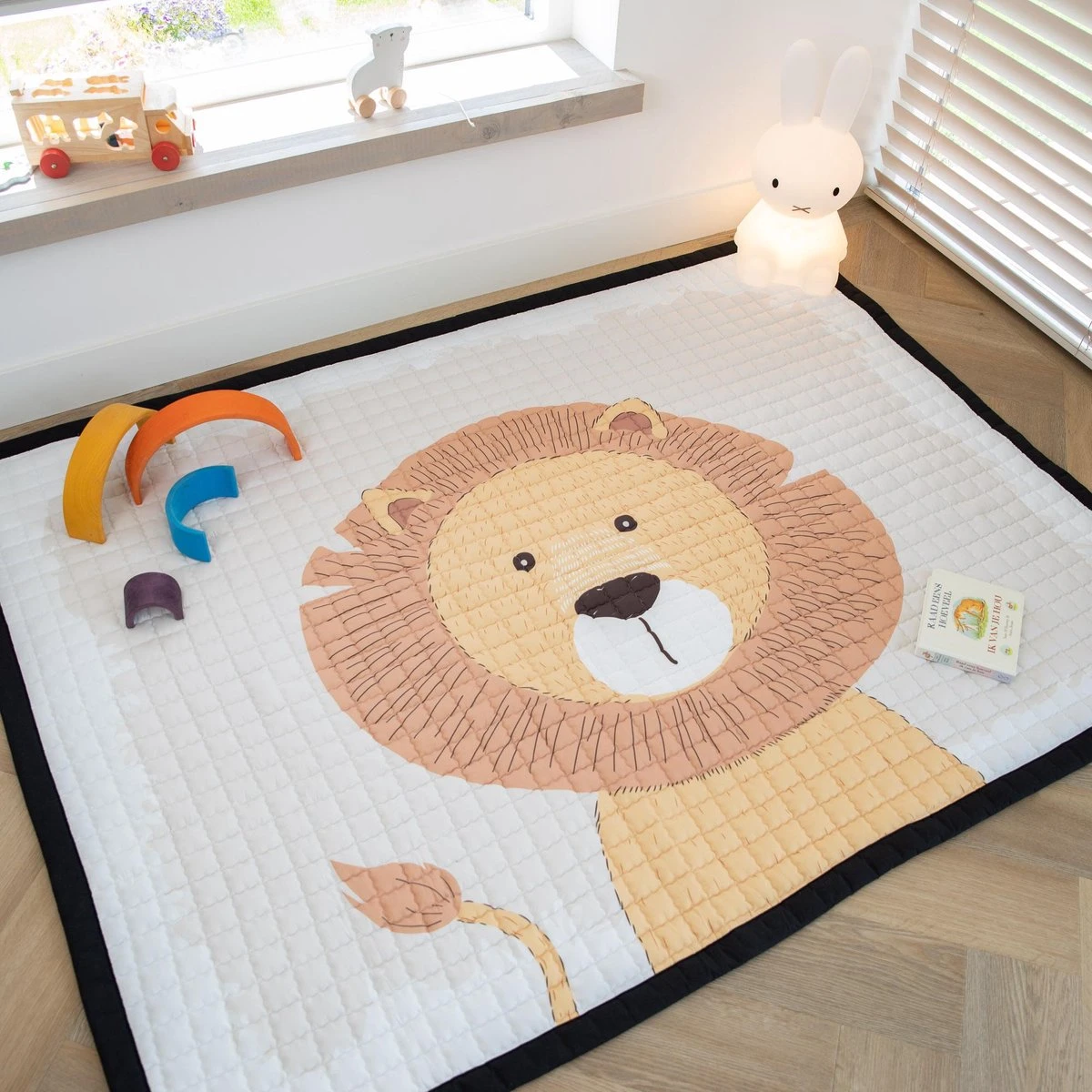 Love By Lily - Groot Speelkleed - Mr. Chairman Lion - 200x150cm 3 Love By Lily - Groot Speelkleed - Mr. Chairman Lion - 200x150cm