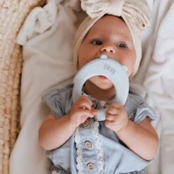 J.Børn Silicone Bijtring Beer - Sage - Bijtspeelgoed - Baby 19 J.Børn Silicone Bijtring Beer - Sage - Bijtspeelgoed - Baby -Peuterpaleis Winkel 1200x1200 1168