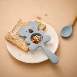 Merkloos Bijtring - Rammelaar - Babys - Speelgoed - Babyspeelgoed - Kraamcadeau - Siliconen - BPA Vrij - Blauw -Peuterpaleis Winkel 1200x1200 1328