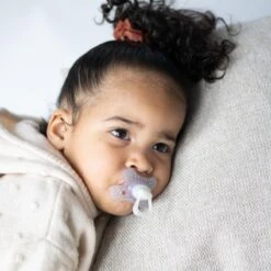 Difrax Fopspeen 20+ Maanden Natural Speen - Glow In The Dark - 2 Stuks 15 Difrax Fopspeen 20+ Maanden Natural Speen - Glow In The Dark - 2 Stuks -Peuterpaleis Winkel 1200x1200 1429