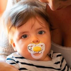 Medela Baby Fopspeen Original Hoge Acceptatie Orthdontisch Ergonomische Vorm - Sunshine Yellow - 18+ Maanden - 2 Stuks 25 Medela Baby Fopspeen Original Hoge Acceptatie Orthdontisch Ergonomische Vorm - Sunshine Yellow - 18+ Maanden - 2 Stuks -Peuterpaleis Winkel 1200x1200 1461