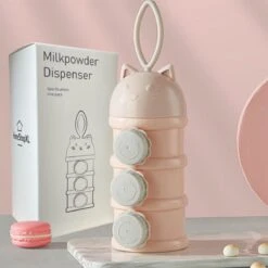 Melkpoedertoren Melkpoeder Toren - Roze - Flesvoedingsaccessoires - Babyvoeding Bewaarbakjes - Doseerdoosjes - Kraam Cadeau - BPA Vrij -Peuterpaleis Winkel 1200x1200 1741