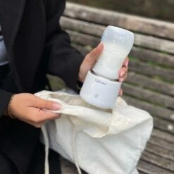 MyBambini's Bottle Warmer Pro™ - Draagbare Baby Flessenwarmer Voor Onderweg - Wit - Geschikt Voor Smalle Hals Flessen Van Dr. Brown's, Difrax, Medela & Nanobebe 18 MyBambini's Bottle Warmer Pro™ - Draagbare Baby Flessenwarmer Voor Onderweg - Wit - Geschikt Voor Smalle Hals Flessen Van Dr. Brown's, Difrax, Medela & Nanobebe -Peuterpaleis Winkel 1200x1200 1930