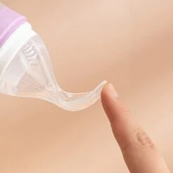 Baby Knijpfles - Baby Knijpfles Met Lepel - 90ml - Blauw - Feeding Spoon - Flesje Met Lepel - Knijpfles - Silicone - Babyfles - Roze -Peuterpaleis Winkel 1200x1200 1989