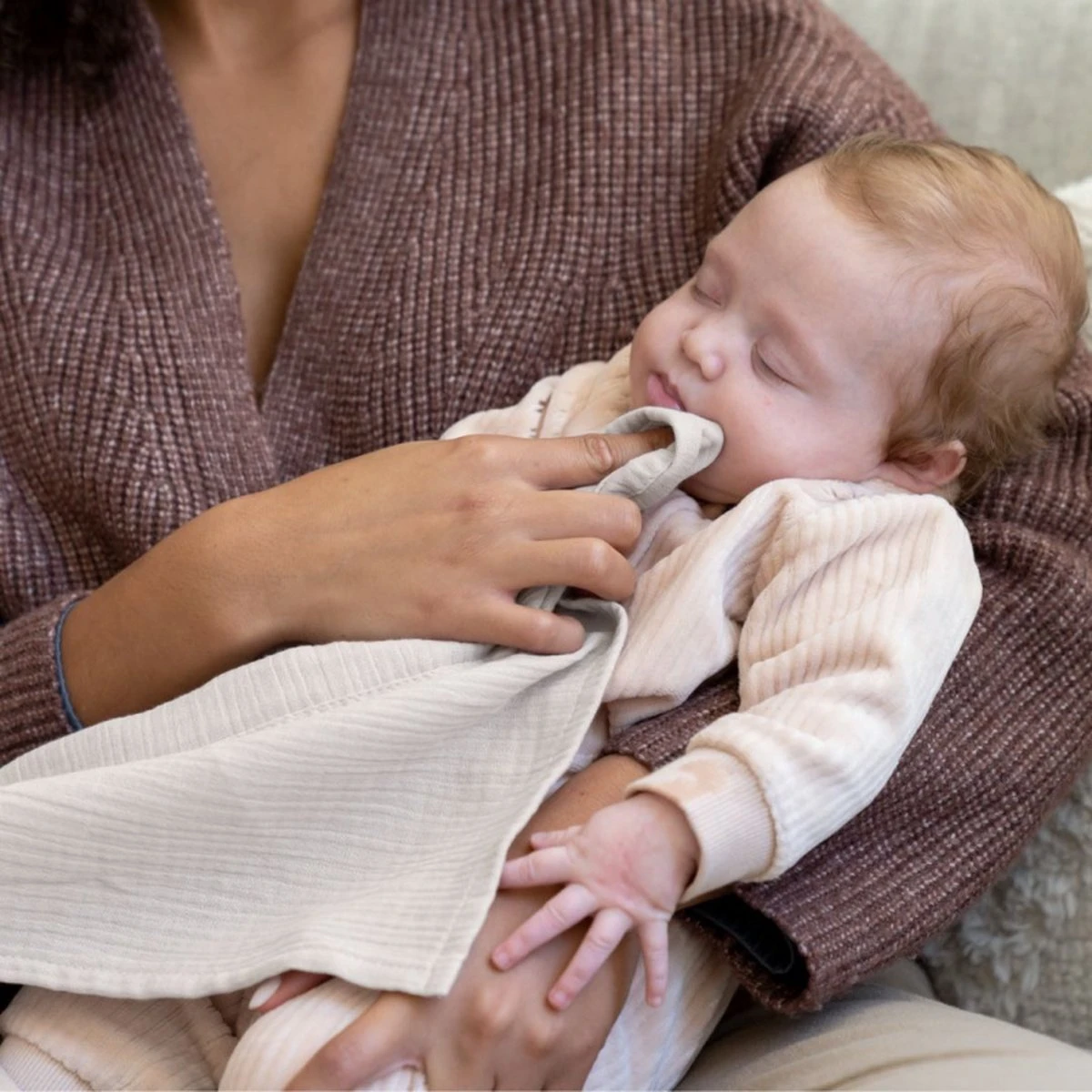 Doomoo Basics - Mom'n Play Tetra Almond - Veelzijdige Borstvoedingsdoek - Biokatoen 7 Doomoo Basics - Mom'n Play Tetra Almond - Veelzijdige Borstvoedingsdoek - Biokatoen - Afbeelding 5