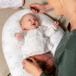 Doomoo Buddy - Voedingskussen Met Superfijne En Extra Stille Microkorrels - Bio Katoen - 180cm - Spring Pink -Peuterpaleis Winkel 1200x1200 2251