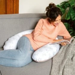 Doomoo Buddy - Voedingskussen Met Superfijne En Extra Stille Microkorrels - Bio Katoen - 180cm - Spring Pink -Peuterpaleis Winkel 1200x1200 2254