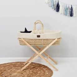The Little Green Sheep Houten Moses Basket Standaard Hout -Peuterpaleis Winkel 1200x1200 2343