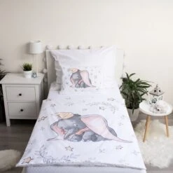 Disney Dumbo BABY Dekbedovertrek, Stars - 100 X 135 Cm - Katoen -Peuterpaleis Winkel 1200x1200 2789