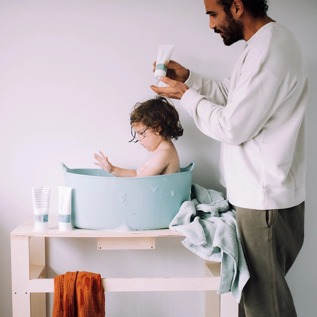 Naïf Hydraterende Wascrème - Baby En Kids - 2 X 200ml - Met Natuurlijke Ingrediënten 4 Naïf Hydraterende Wascrème - Baby En Kids - 2 X 200ml - Met Natuurlijke Ingrediënten - Afbeelding 2