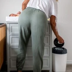 Tommee Tippee Simplee Sangenic Luieremmer, Milieuvriendelijker Systeem, Inclusief 6 Navulcassettes Met Duurzaam Geproduceerde Antibacteriële GREENFILM, Grijs -Peuterpaleis Winkel 1200x1200 670