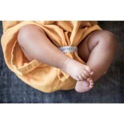 KipKep Blenker Hydrofiele Badcape - Maat 100x70cm - Little Bees Geel -Peuterpaleis Winkel 1200x1200 704