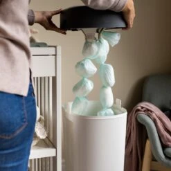 Tommee Tippee Twist & Click XL-luieremmer - Voor Maximaal 60 Luiers - Milieuvriendelijker Systeem - 1 Navulcassette - Duurzaam Geproduceerde Antibacteriële GREENFILM -Peuterpaleis Winkel 1200x1200 792