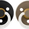 BIBS Fopspeen Maat 1 0-6 Maanden Glow Black & Glow Dark Oak - Natuurrubber Baby Speen 2 Stuks Glow In The Dark -Peuterpaleis Winkel 1200x651 2