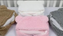 Fiory Baby Wikkeldoek Teddybeer| Inbakerdoek| Slaapzak| Zachte Vacht| Kinderwagen| Muts En Oortjes| Eerste Baby Maanden| Roze -Peuterpaleis Winkel 1200x678 4