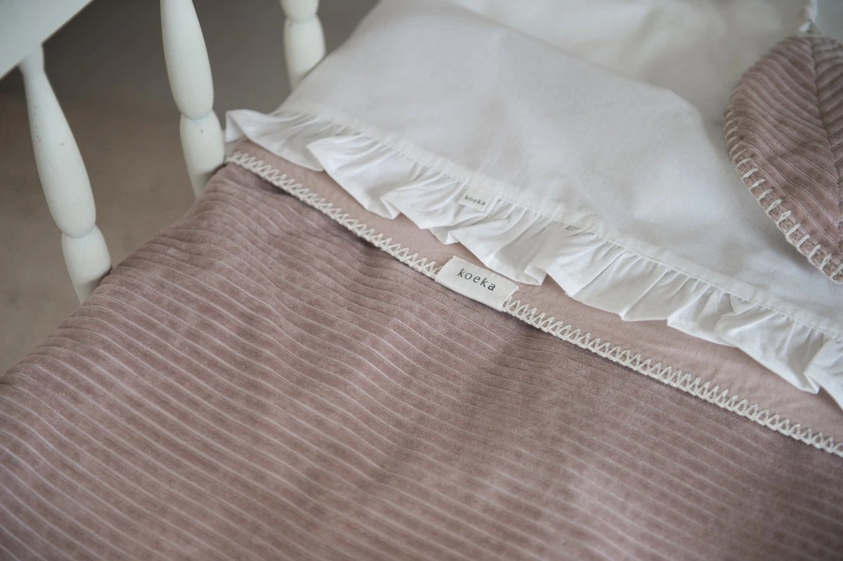 Koeka Baby Lakentje Ledikant Ruffle - Wit 110x140cm 6 Koeka Baby Lakentje Ledikant Ruffle - Wit 110x140cm - Afbeelding 4