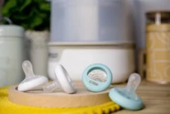 Tommee Tippee Borstachtige Fopspeen - Op Huid Lijkende Textuur - Symmetrisch Orthodontisch Ontwerp - BPA-vrij - 6-18 Maanden - Verpakt Per 2 Fopspenen -Peuterpaleis Winkel 1200x800 211