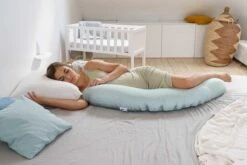 Doomoo Buddy - Voedingskussen Met Superfijne En Extra Stille Microkorrels - Bio Katoen - 180cm - Cloudy Kaki -Peuterpaleis Winkel 1200x800 229