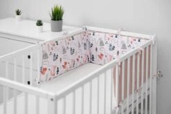 Sensillo Baby Bedbumper - Bedomrander - Anti Stootrand Ledikant - Bed Zijbeschermers - 180x30cm - Wafel Roze Vosjes -Peuterpaleis Winkel 1200x800 341