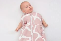 Puckababy Inbakerslaapzak Original Mini 3-6 Maanden - Giraph Candy -Peuterpaleis Winkel 1200x800 427