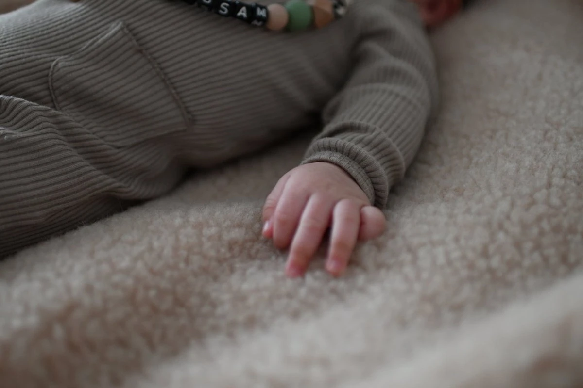 WOLLIES Amsterdam - Wieg Deken - Amandel - Merino Wol - 75 X 100 CM 10 WOLLIES Amsterdam - Wieg Deken - Amandel - Merino Wol - 75 X 100 CM - Afbeelding 8