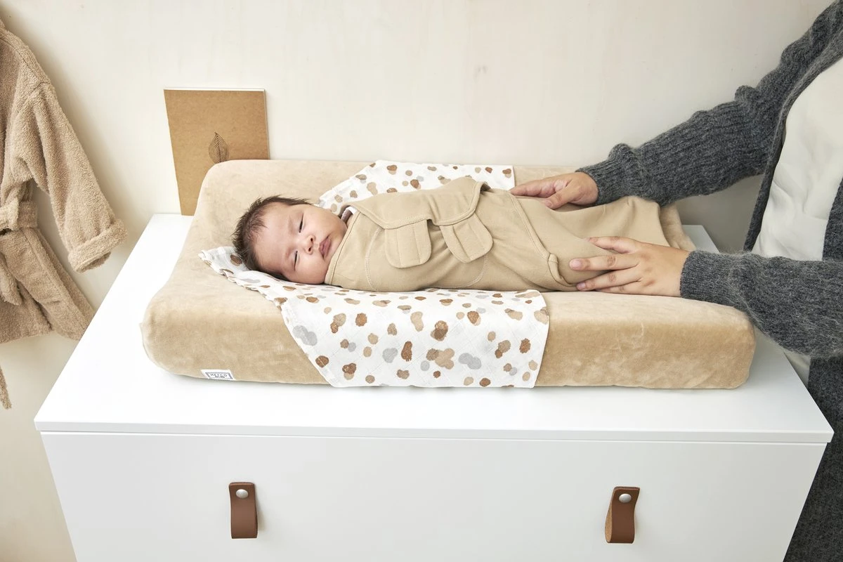 SwaddleMeyco Inbakerdoek Uni - Sand - 4-6 Maanden 6 SwaddleMeyco Inbakerdoek Uni - Sand - 4-6 Maanden - Afbeelding 4