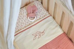 Jollein Baby Laken Ledikant 120x150cm Meadow - Rosewood -Peuterpaleis Winkel 1200x800 540