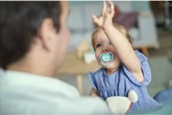 Philips Avent Ultra Air Fopspeen Roze/Groen Poes/konijn 18m+ -Peuterpaleis Winkel 1200x806 5