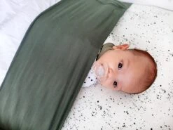 NUNKI Ledikant Lakentje - Simpel Strak Instoppen (ipv Inbakeren)- 60x120 Botanisch Groen 10 NUNKI Ledikant Lakentje - Simpel Strak Instoppen (ipv Inbakeren)- 60x120 Botanisch Groen -Peuterpaleis Winkel 1200x900 85