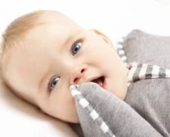 Love To Dream™ Babyslaapzak Swaddle Up™ - Inbakeren - Baby 0-3 Maanden - 3.5-6 Kg - All Season - Grijs -Peuterpaleis Winkel 1200x972 4