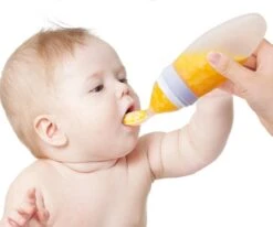 Baby Knijpfles - Baby Knijpfles Met Lepel - 90ml - Blauw - Feeding Spoon - Flesje Met Lepel - Knijpfles - Silicone - Babyfles - Roze -Peuterpaleis Winkel 1200x999