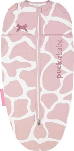 Puckababy Inbakerslaapzak Original Mini 3-6 Maanden - Giraph Candy -Peuterpaleis Winkel 590x1200 3