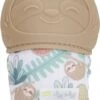 Itzy Ritzy - Itzy Mitt™ - Baby Bijtwant - Beige Luiaard -Peuterpaleis Winkel 671x1200 1