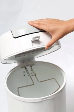 DiaperPail - Soft Grey - Luieremmer Met Speciale Luiersluis - Werkt Met Normale Vuilniszakken 19 DiaperPail - Soft Grey - Luieremmer Met Speciale Luiersluis - Werkt Met Normale Vuilniszakken -Peuterpaleis Winkel 799x1200 5