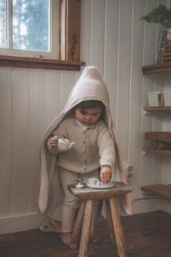 Koeka Omslagdoek Teddy Oddi - Roze - 100x100cm -Peuterpaleis Winkel 799x1200 67