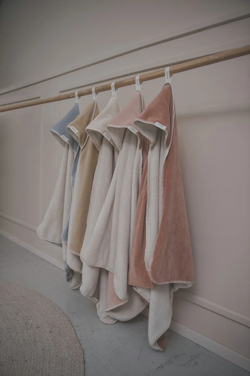 Koeka Omslagdoek Teddy Oddi - Lichtbruin - 100x100cm 7 Koeka Omslagdoek Teddy Oddi - Lichtbruin - 100x100cm - Afbeelding 5