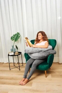 TELANO® Voedingskussen XXL Velvet Wasbare Hoes - Opbergtas - U Vorm - Extra Groot - Zijslaapkussen - Grijs -Peuterpaleis Winkel 800x1200 154