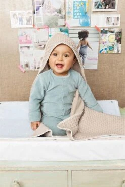 Koeka Omslagdoek Baby Wafel Antwerp - Zand -Peuterpaleis Winkel 800x1200 228