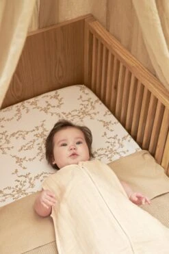 Meyco Branches Hoeslaken Juniorbed - Sand - 70x140/150cm 10 Meyco Branches Hoeslaken Juniorbed - Sand - 70x140/150cm -Peuterpaleis Winkel 800x1200 312