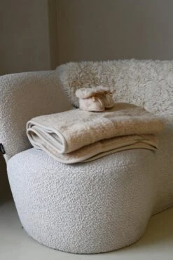 WOLLIES Amsterdam - Wieg Deken - Amandel - Merino Wol - 75 X 100 CM 19 WOLLIES Amsterdam - Wieg Deken - Amandel - Merino Wol - 75 X 100 CM -Peuterpaleis Winkel 800x1200 344