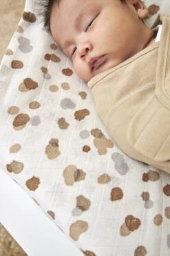 SwaddleMeyco Inbakerdoek Uni - Sand - 4-6 Maanden 8 SwaddleMeyco Inbakerdoek Uni - Sand - 4-6 Maanden -Peuterpaleis Winkel 800x1200 377