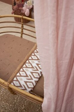 Meyco Ikat/Uni Wieglaken - 2-pack - Sand/toffee - 75x100cm -Peuterpaleis Winkel 800x1200 395