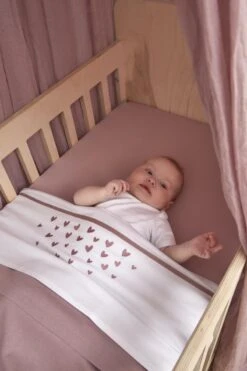 Meyco Hearts Ledikant Laken - Lilac - 100x150cm -Peuterpaleis Winkel 800x1200 401