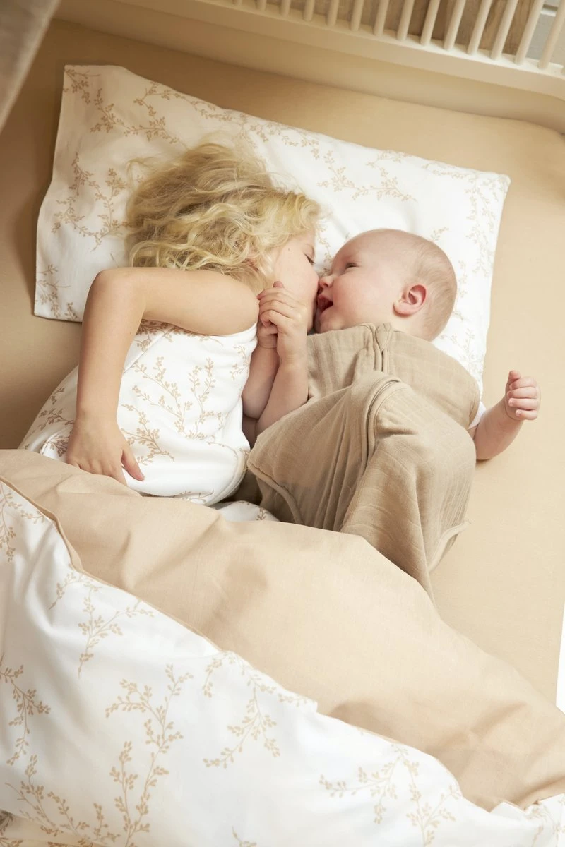 Meyco - Dekbedovertrek Ledikant - Branches - Sand - 100x135cm 7 Meyco - Dekbedovertrek Ledikant - Branches - Sand - 100x135cm - Afbeelding 5