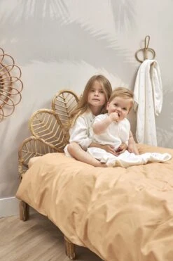 Meyco Uni Dekbedovertrek Ledikant - Camel/Warm Sand - 100x135cm -Peuterpaleis Winkel 800x1200 438