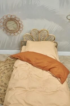 Meyco Uni Dekbedovertrek Ledikant - Camel/Warm Sand - 100x135cm -Peuterpaleis Winkel 800x1200 440